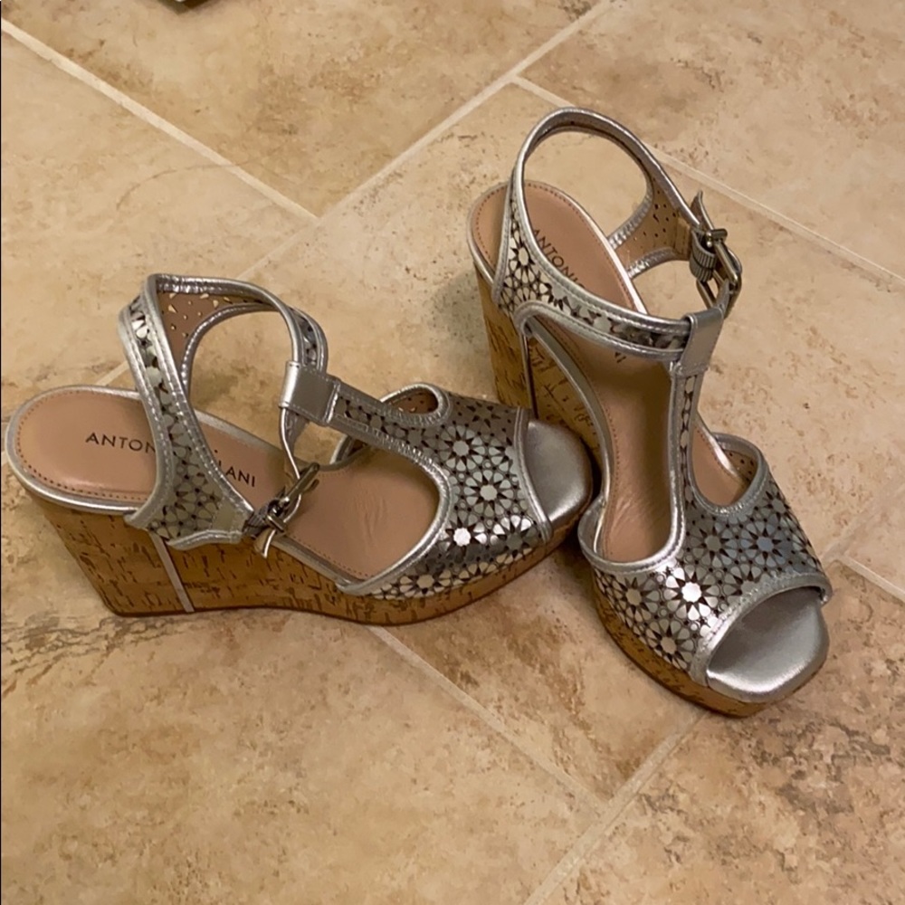 Antonio Melani platform heel